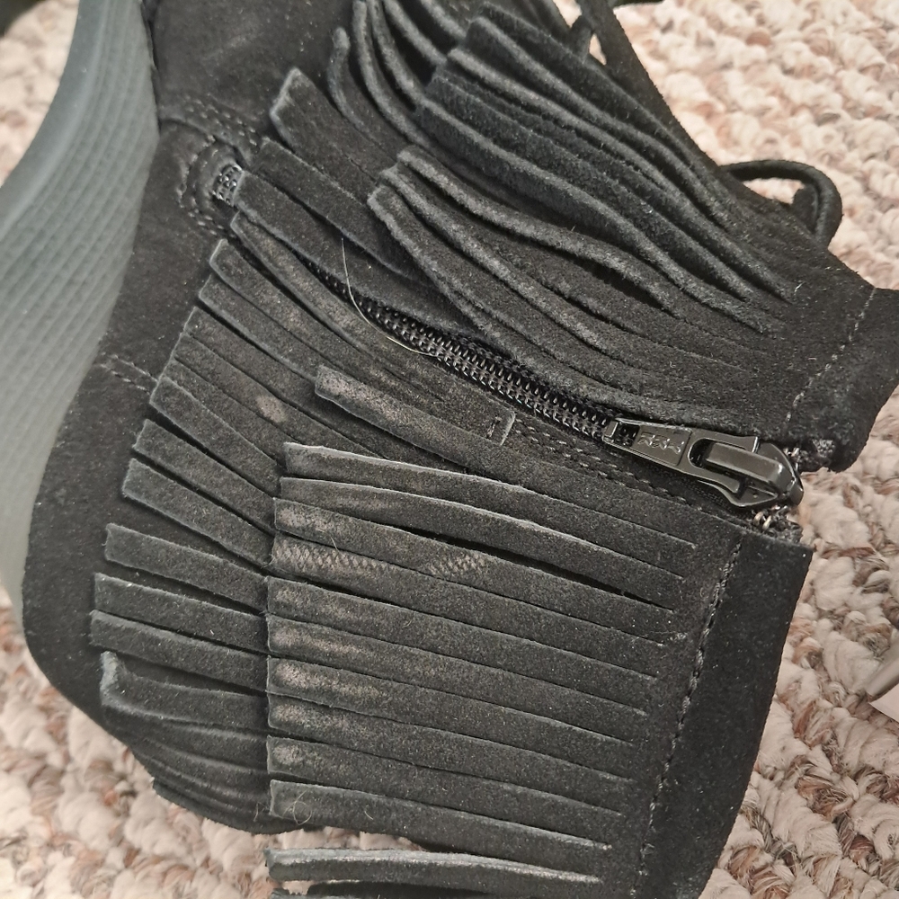 *Final Price* Minnetonka Boots Women's 7.5 Black Suede Double Fringe Ankle Wedge - Picture 7 of 7